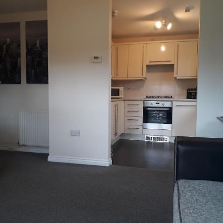 Pond View Apartment Airdrie Bagian luar foto