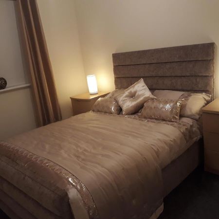 Pond View Apartment Airdrie Bagian luar foto