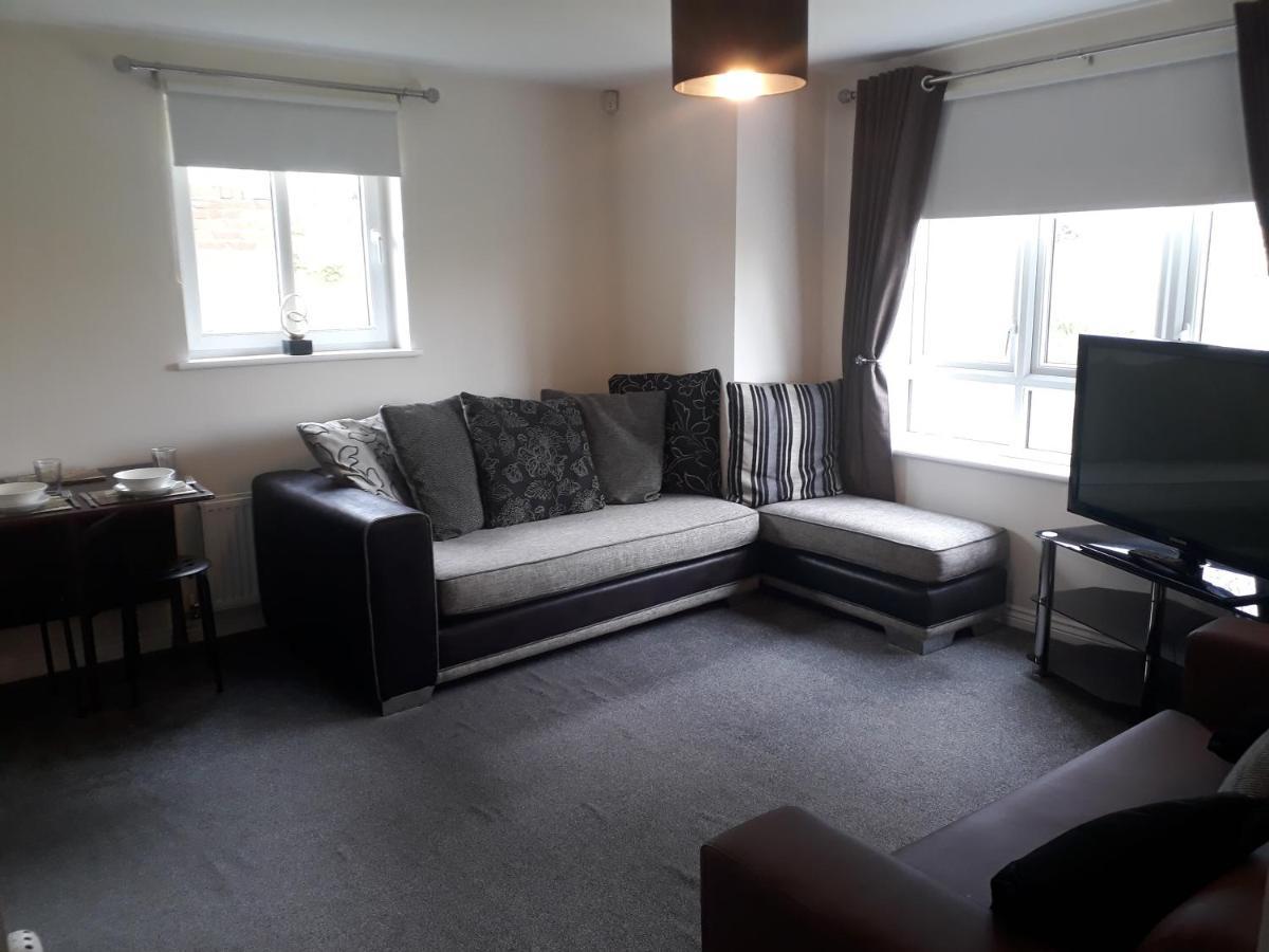 Pond View Apartment Airdrie Bagian luar foto